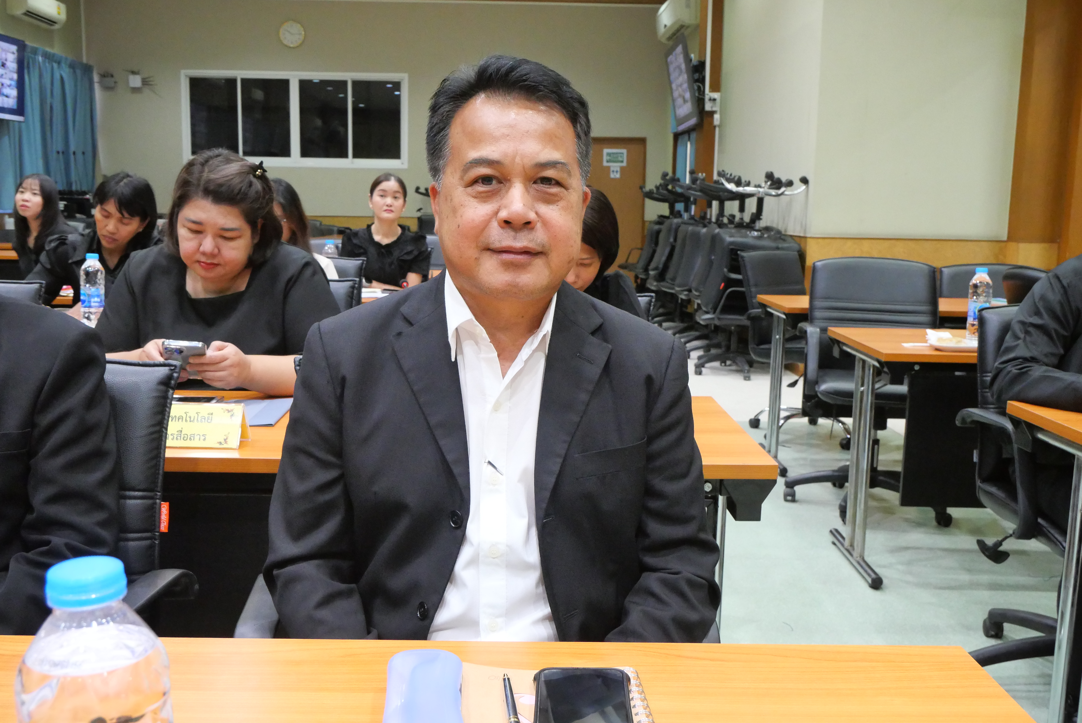 title - เลขาธิการ ส.ป.ก. เปิดการประชุม “สร้างความเข้าใจในการดำเนินโครงการและให้คำชี้แจงเกี่ยวกับการรวบรวม การเก็บข้อมูลเพื่อ ใช้ในการจัดทำแผนกำหนดตำแหน่ง เพื่อปรับปรุงการกำหนดตำแหน่งเป็นระดับสูงขึ้น ของ ส.ป.ก.”